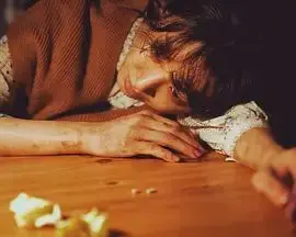 《坐白车的女人》惊悚局中局：悬疑片外衣下藏着怎样的底层人性拉扯？